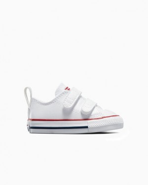 White Converse Chuck Taylor All Star Leather Kids' Sneakers UK | C-23815799